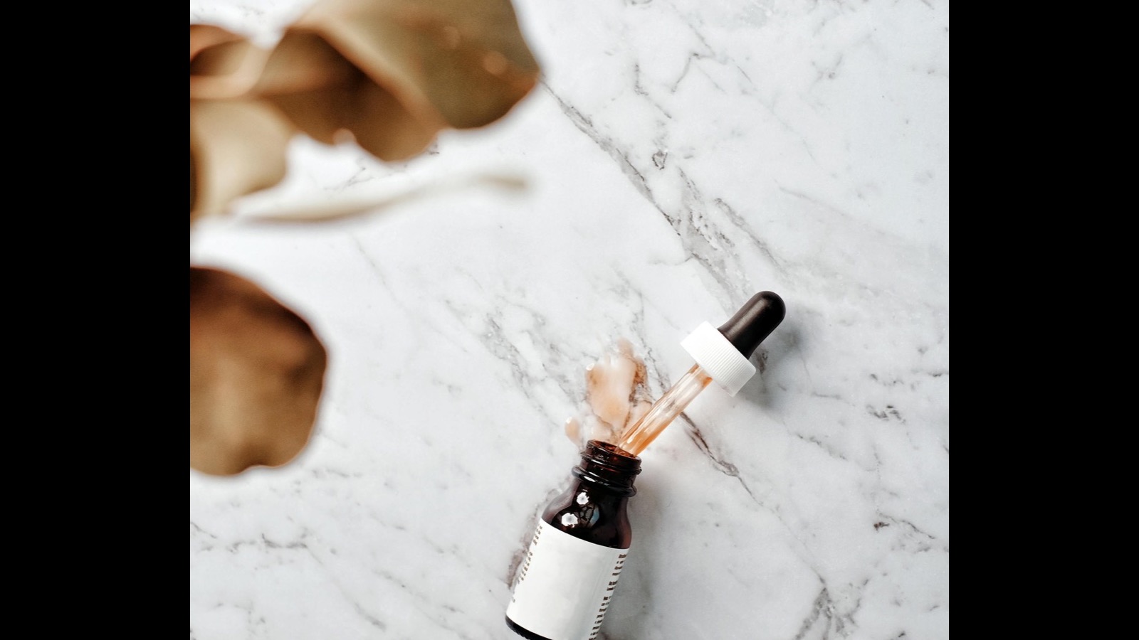 Alcohol Denat in Skincare: What It Does, When It Helps, and When It Hurts