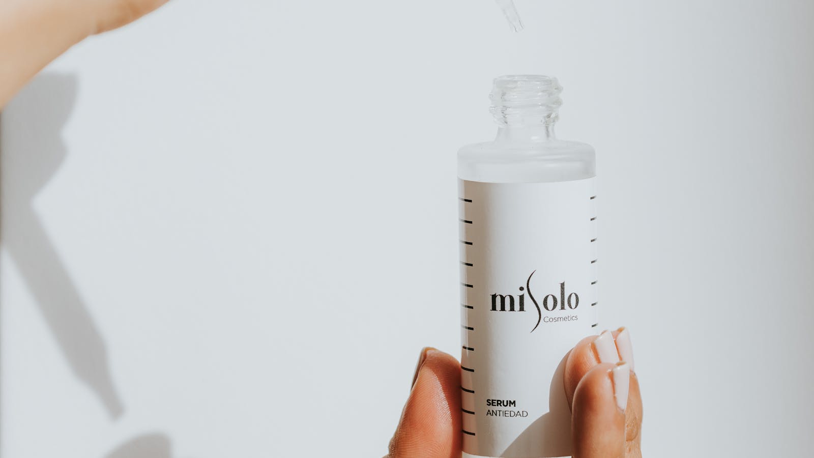 Salicylic Acid (BHA): The Acne-Fighter, Explained