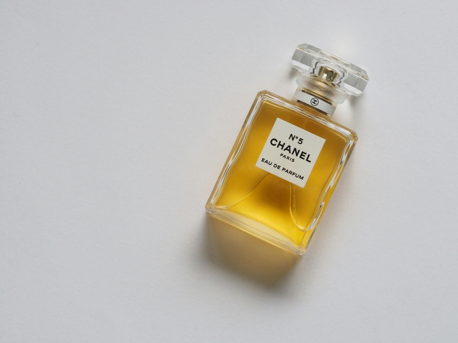 Amber glass perfume bottle representing the trade-secret fragrance blends that must declare 26 EU allergens